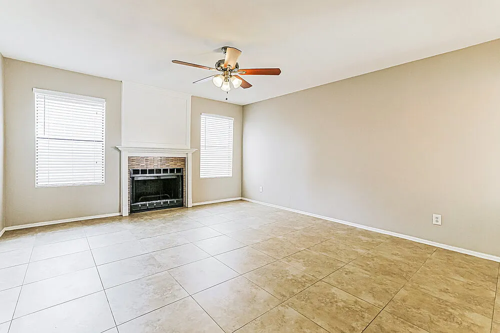 3 bed, 2.0 bath, 1554 sqft, $2,375 — Photo 3