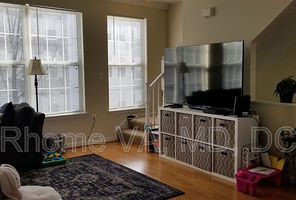4th image of 21838 Jarvis Sq