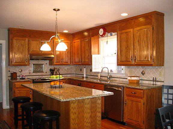 Kitchen w/granite counter, Island, new appliances