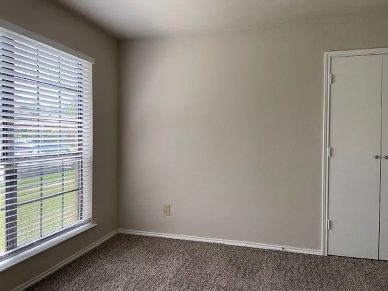 2303 Markland St — Photo 35