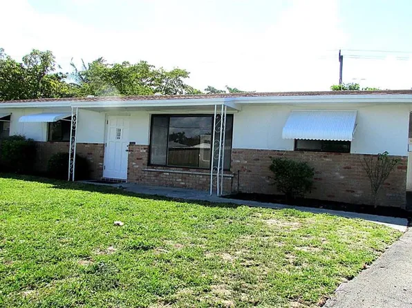 9321 Applecrest Dr, Palm Beach Gardens, FL 33410