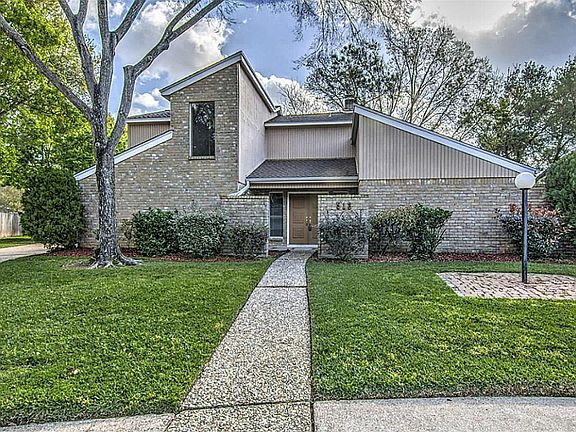2nd image of 518 Lorie Ln