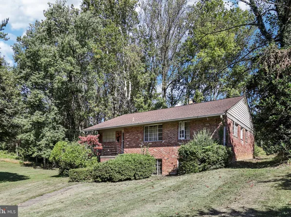 6825 Laverock Ct, Bethesda, MD 20817