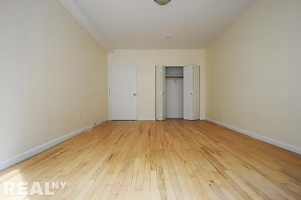 Rented by REAL New York | media 33