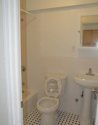 4th image of 7510 Grand Central Pkwy #4E