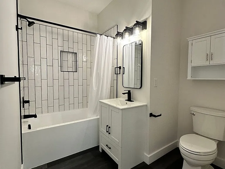 460 N James Ave — Photo 5