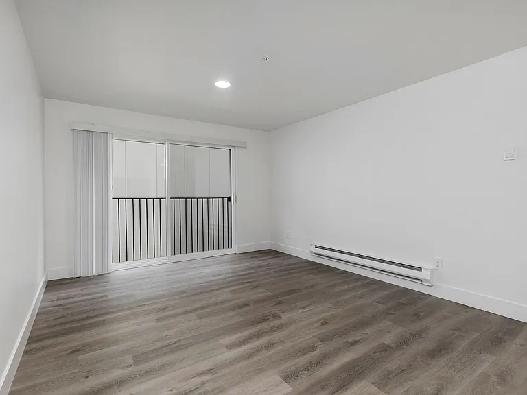 1022 N 192nd St — Photo 30