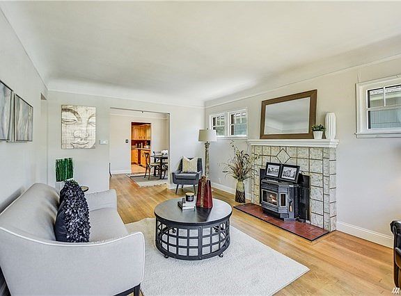 Original oak floors and fir framed windows! Currently the fireplace hosts a pellet stove, but that can be removed and replaced with a gas fireplace or wood burning fireplace.