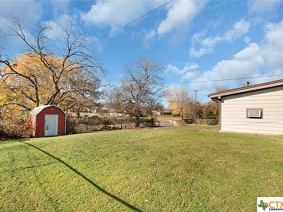 4th image of 1802 Phyllis Dr
