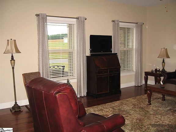 5th image of 136 Deyoung Meadows Dr