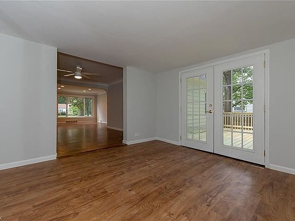 4th image of 395 Douglas Blvd