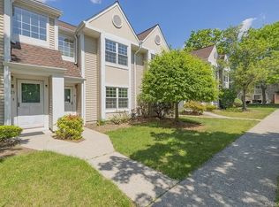 28 Creekside Cir, Spring Valley, NY 10977
