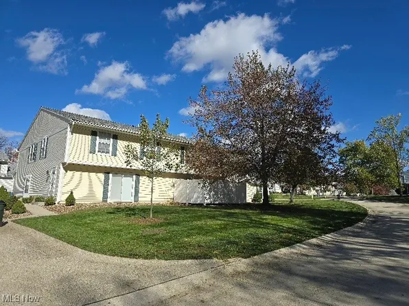 10342 Independence Dr #21B, North Royalton, OH 44133