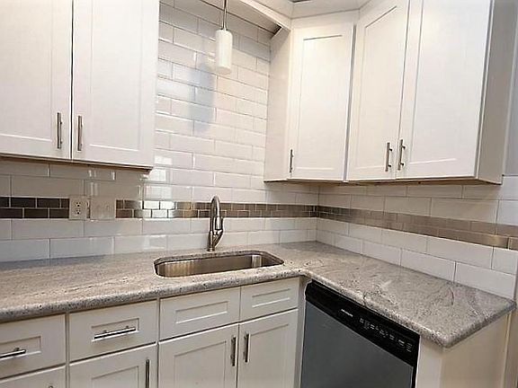 4th image of 223 Bridgefield Pl #B
