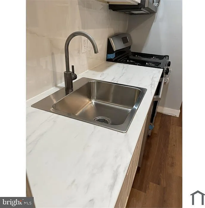 2 bed, 1.0 bath, 650 sqft, $1,945 — Photo 3