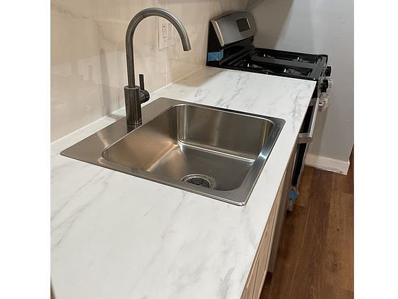 3rd image of 1926 Naylor Rd SE APT 1
