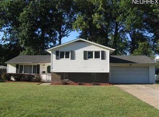 28626 Magnolia Dr, North Olmsted, OH 44070