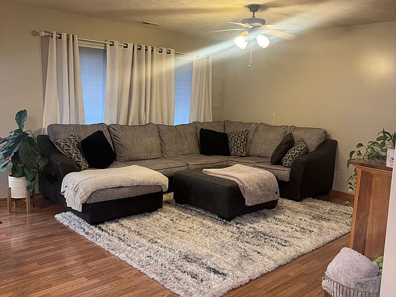 3rd image of 8829 Venice Ln