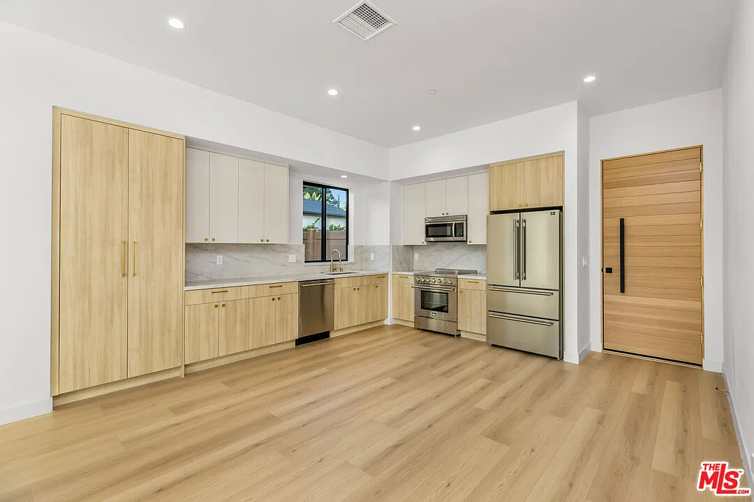 3 bed, 2.0 bath, 1300 sqft, $5,495 — Photo 4