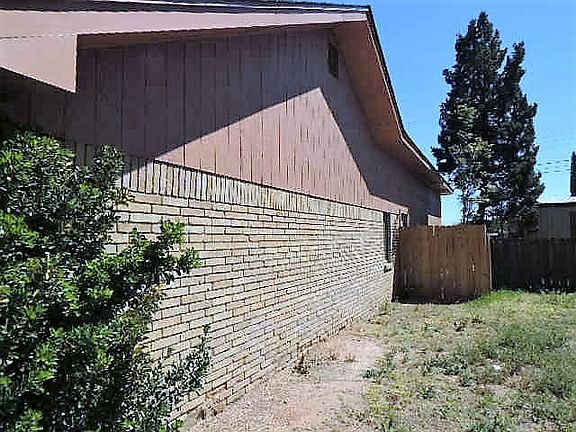 2nd image of 3842 E Everglade Ave