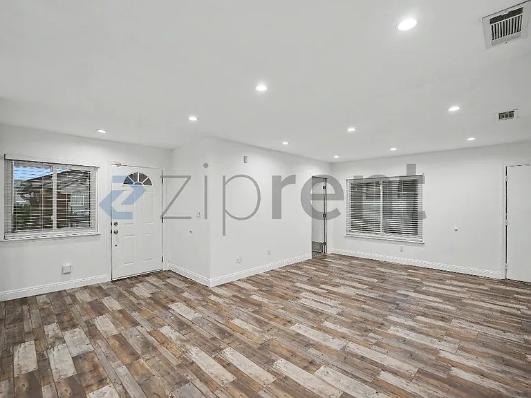 1231 W 87th St — Photo 4