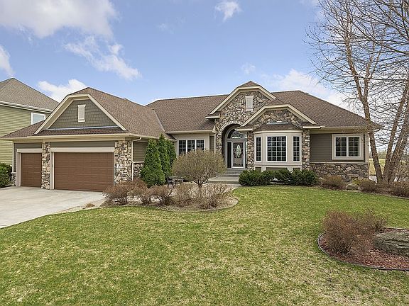 3rd image of 2214 Arnold Palmer Dr NE