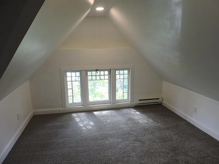 637 Wealthy St SE — Photo 23