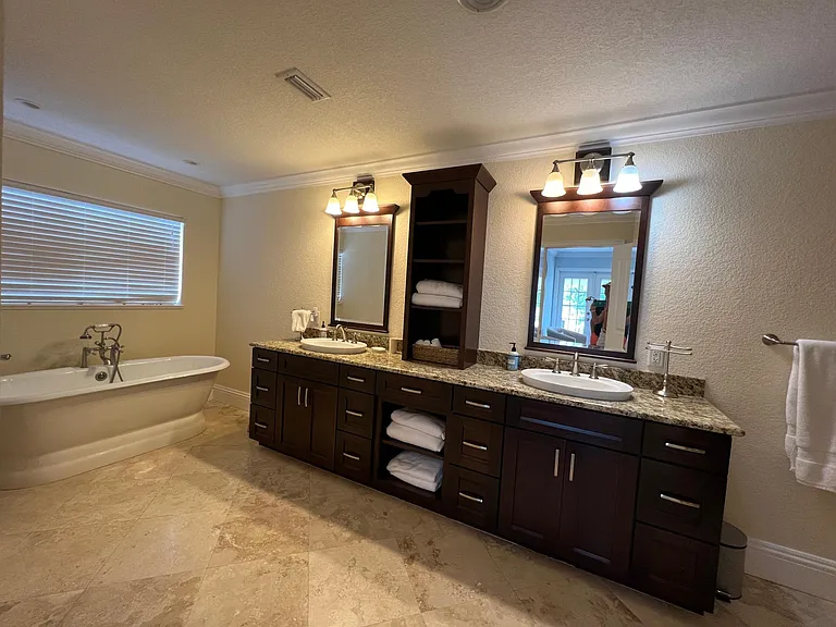 1435 Corona Ln — Photo 21