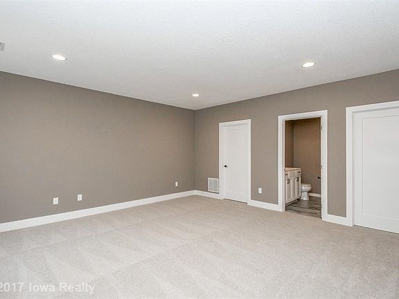 3rd image of 1276 SE Williams Ct