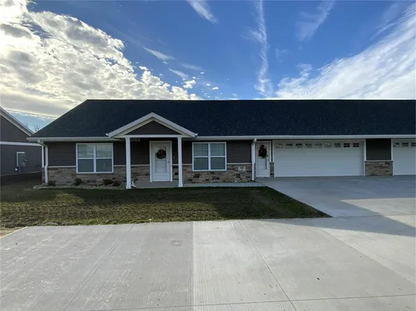 108 Bailey Dr Unit J, Manchester, IA 52057