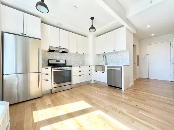 409 Eastern Parkway image 1 of 19