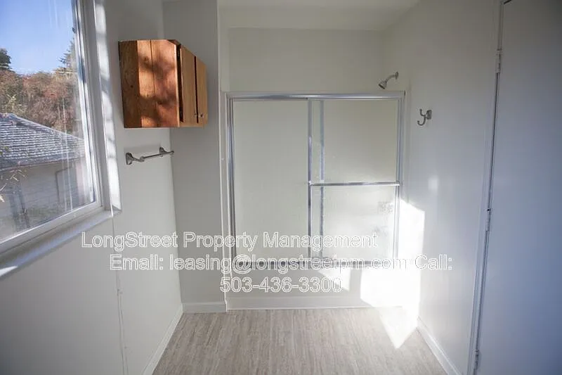 3 bed, 1.0 bath, 1500 sqft, $2,350 — Photo 3