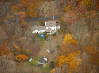 99 County Rd, Guilford, CT 06437