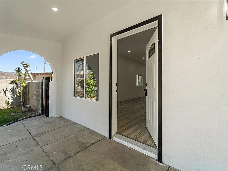 10730 Strathern St — Photo 27