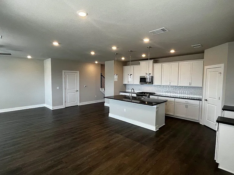 2905 Mary Elizabeth Dr — Photo 14