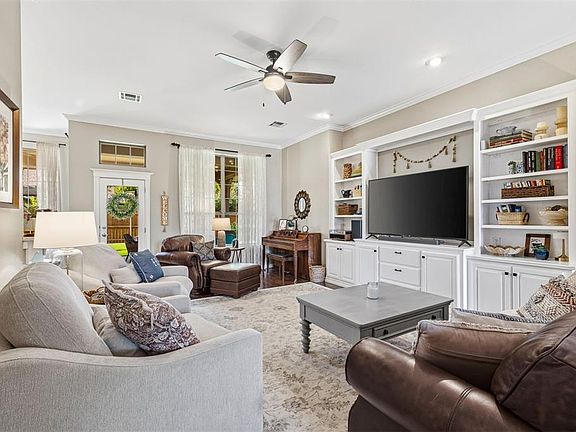 5th image of 805 Fairfax Ln