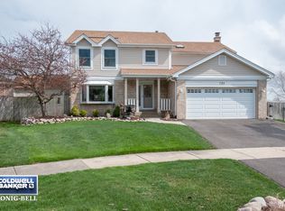 725 Small Ct, Naperville, IL 60563