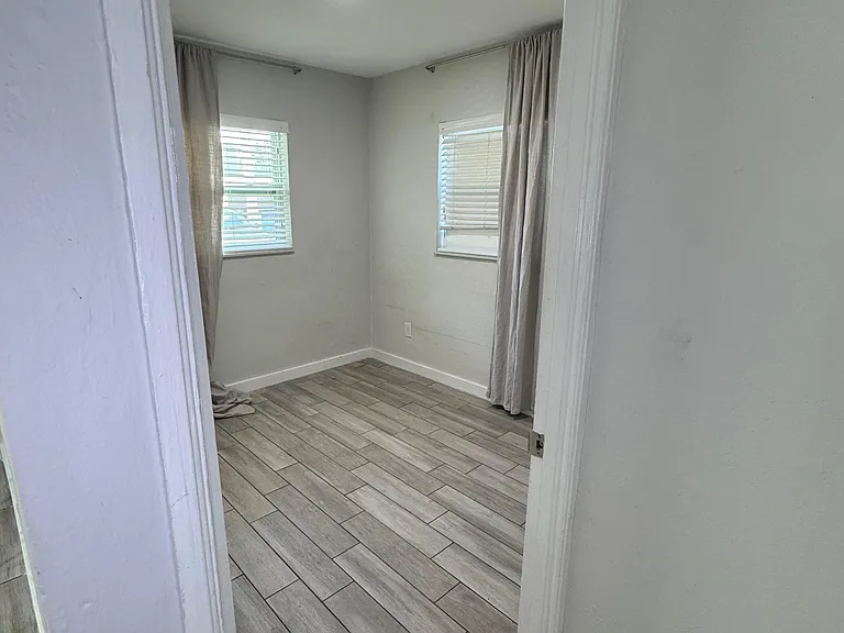 6706 S Himes Ave — Photo 19