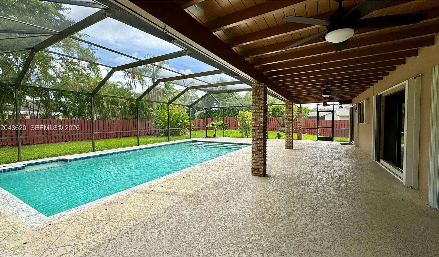 Lusia R Sub — Photo 3