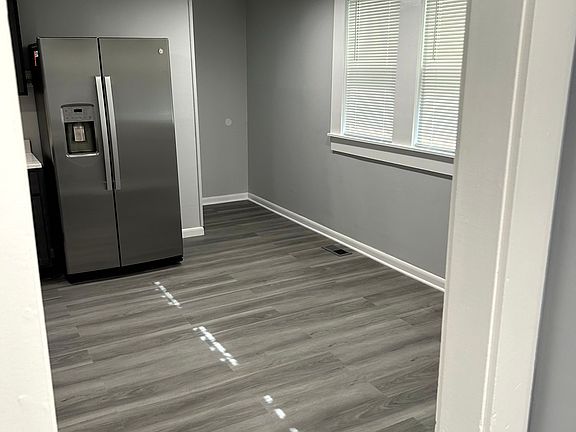 4th image of 1147 E Harry Ave