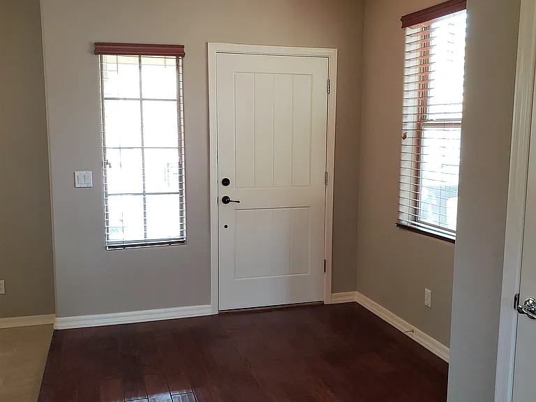 1415 S Newberry Ln — Photo 2