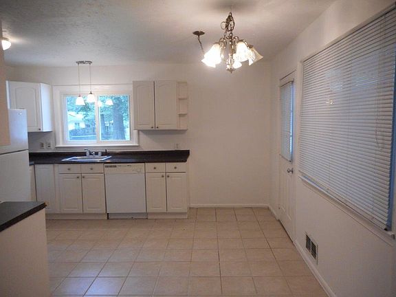 4th image of 7832 Ashton St