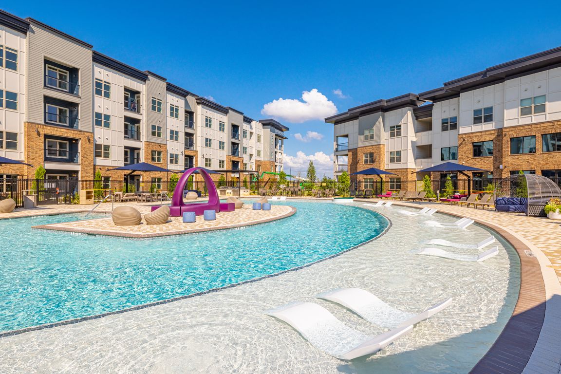Love where you live when you live at Forena Revelstoke - Modern 1, 2 & 3 Bedroom Apartments in Fort Worth, TX.