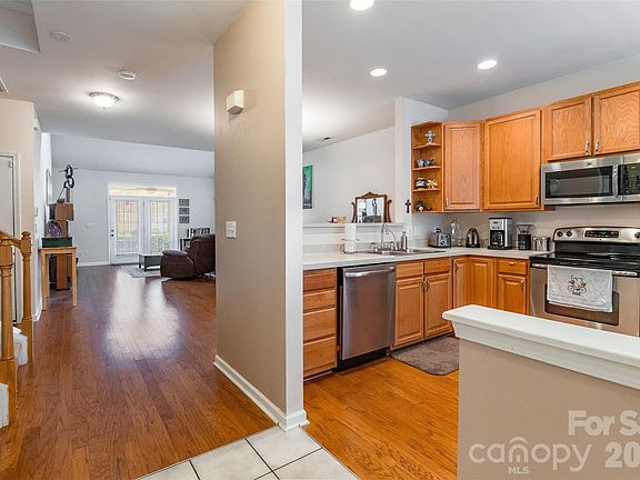 3rd image of 10725 Yellow Tail Ct