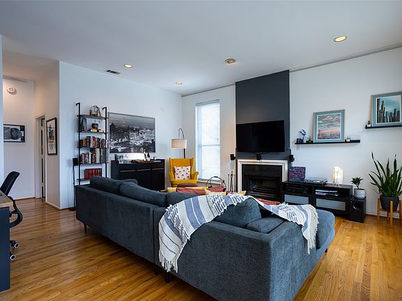 2nd image of 4030 Holland Ave APT 8