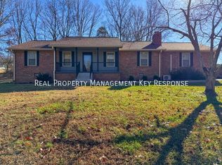 535 N Palmers Chapel Rd, White House, TN 37188