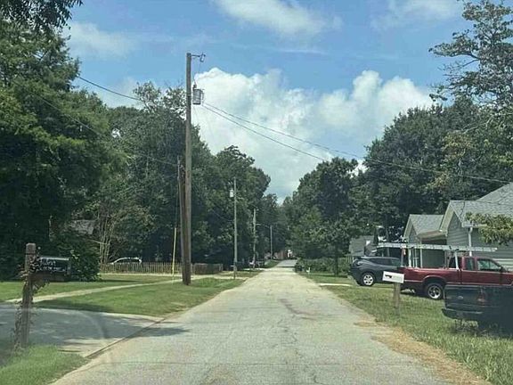 Exterior Neighborhood (street photo)