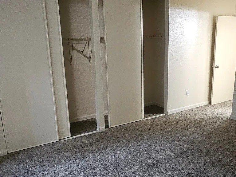 Foxworth Apartments — Photo 58