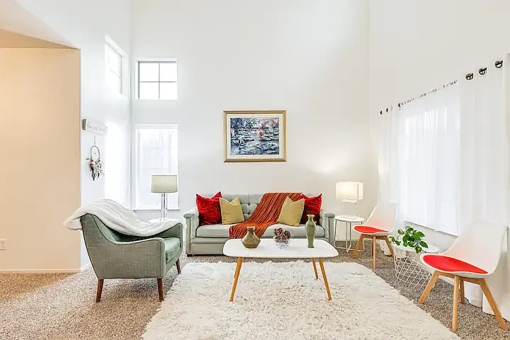 708 Champagne Ct — Photo 6