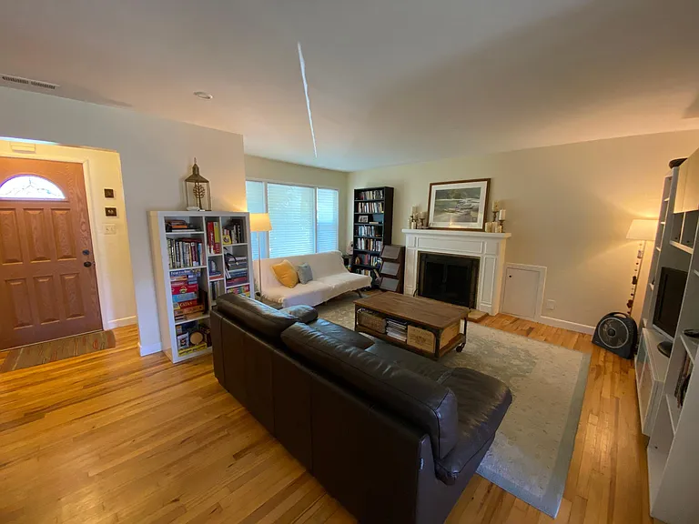127 Poinsettia Ave — Photo 4